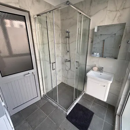 Beachside Escape * دراس