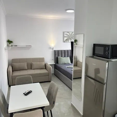 Beachside Escape دراس